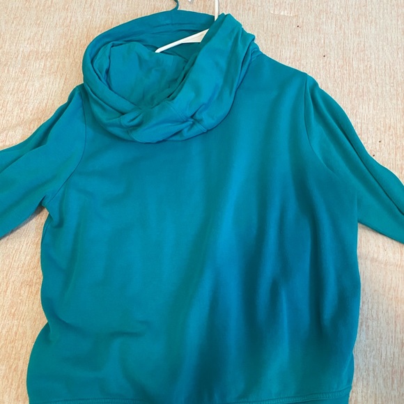 A blue Nike turtleneck sweatshirt - Picture 2 of 3